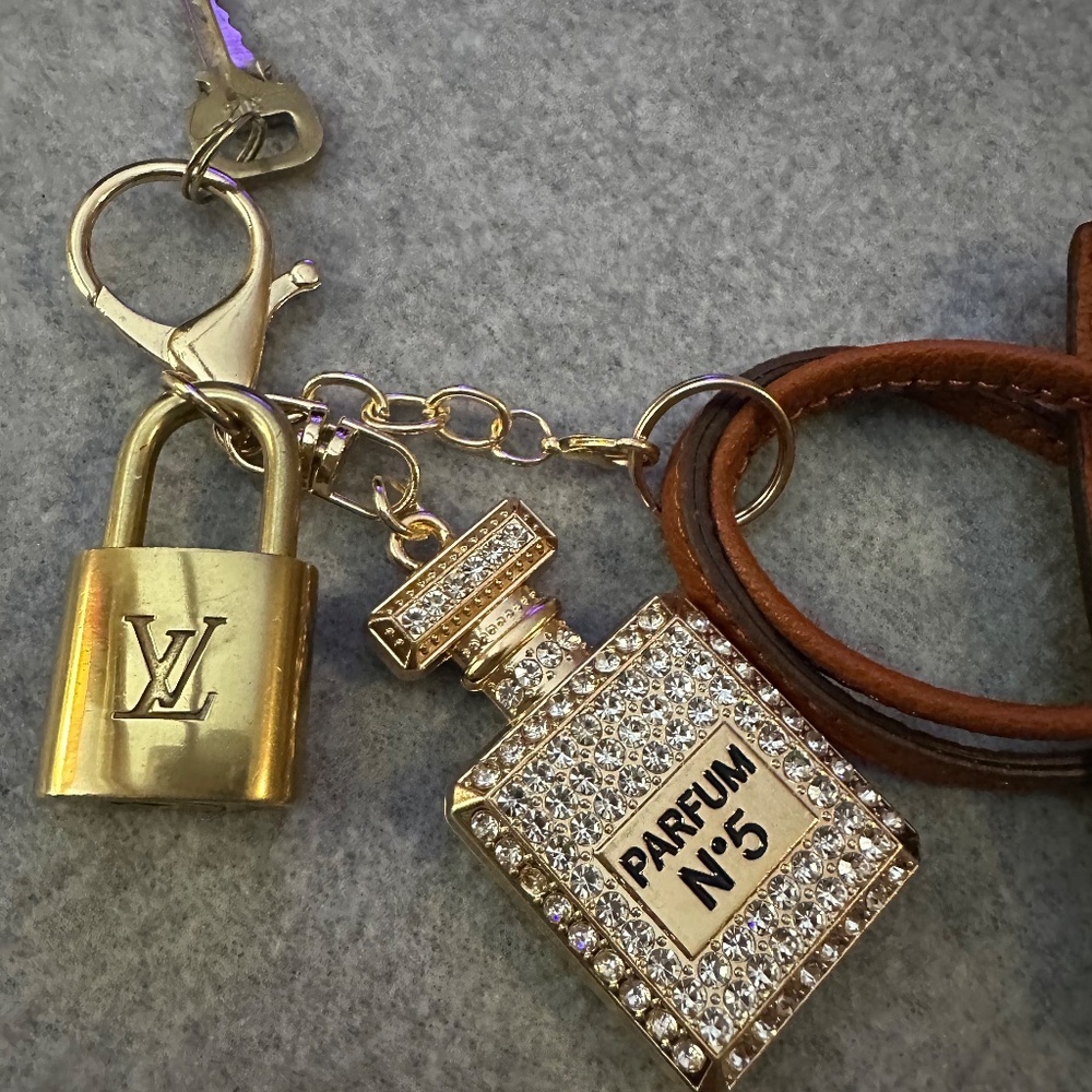 Bag Charm/Key Ring with Authentic Louis Vuitton Lock & Key - Picture 5 of 9